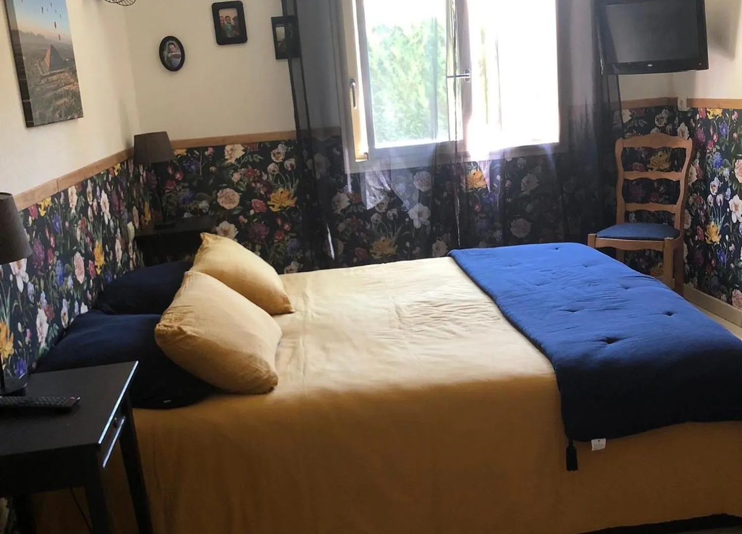 Couette-café Bed and Breakfast Au bord de l eau à Surba France